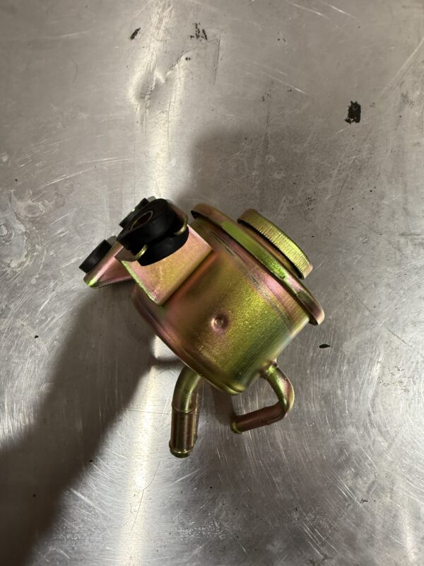 1984 1985 1986 1987 1988 Toyota Pickup Truck & 4Runner Power Steering Reservoir - Image 4